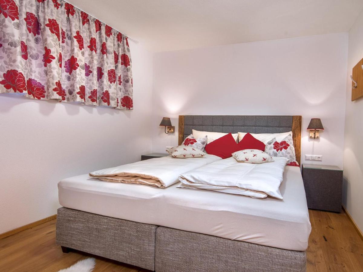 Apartment In Neukirchen With A Carport Neukirchen am Großvenediger Екстериор снимка