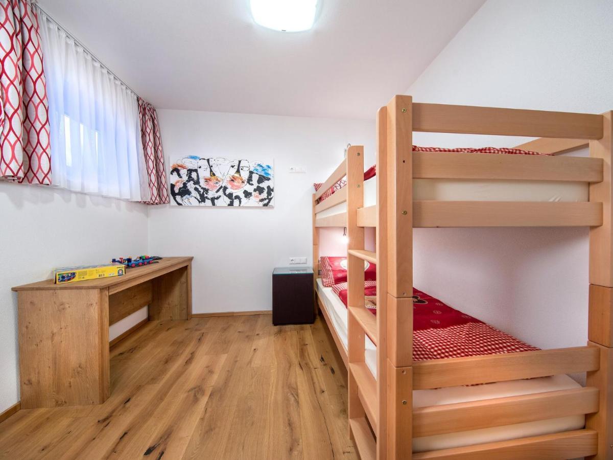 Apartment In Neukirchen With A Carport Neukirchen am Großvenediger Екстериор снимка
